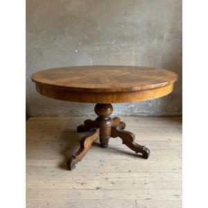 Table à manger du début du XIXᵉ siècle,