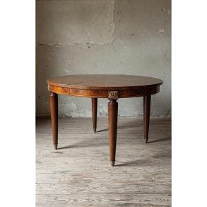 An Extendable Oval Table Dating From The Late 19th Century