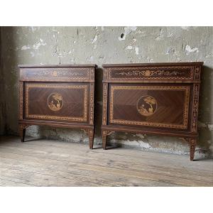 Lit de style Louis XVI réalisé en bois avec de raffinées marqueteries décoratives.