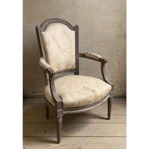 Fauteuil Louis XVI du XVIIIe siècle en bois sculpté