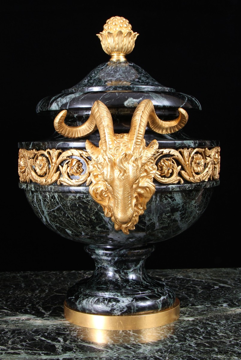 Grande paire de vases à couvercle en marbre Verde Tinos montés en bronze doré du XIX-photo-3
