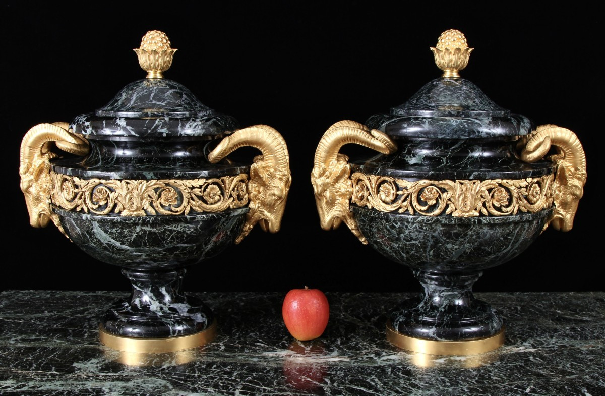 Grande paire de vases à couvercle en marbre Verde Tinos montés en bronze doré du XIX-photo-4