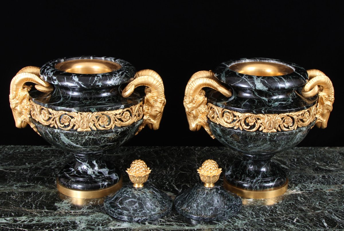 Grande paire de vases à couvercle en marbre Verde Tinos montés en bronze doré du XIX-photo-4