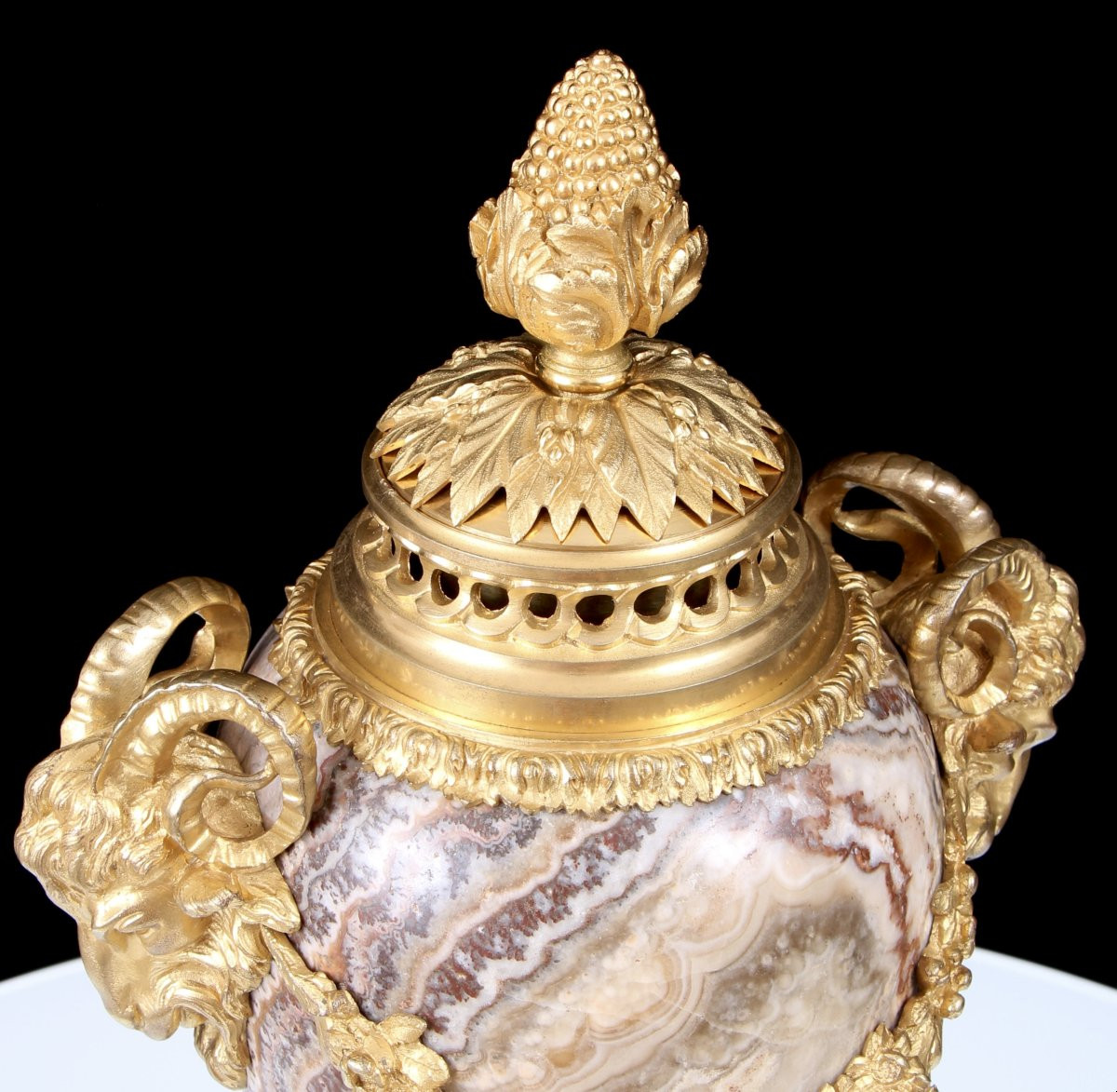 Pair 19th Century Gilt Bronze Mounted Alabastro Fiorito Lidded Vases-photo-4