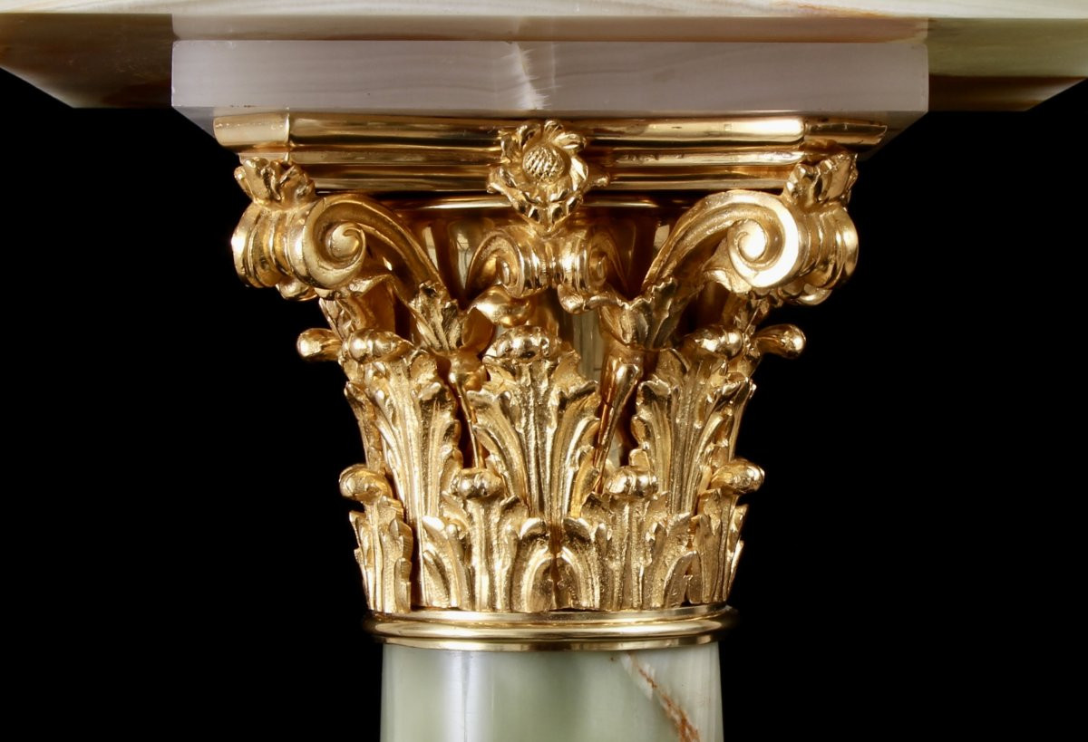 Piédestal en bronze doré et onyx calcédoine du XIXe siècle à la manière de Pierre Gouthière-photo-3