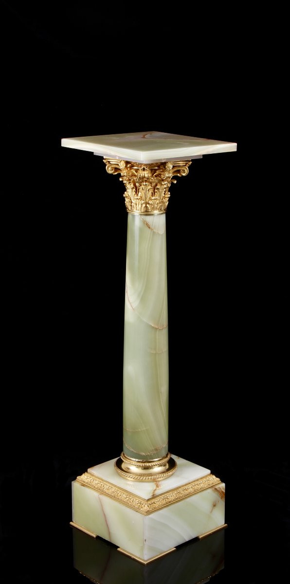 Piédestal en bronze doré et onyx calcédoine du XIXe siècle à la manière de Pierre Gouthière-photo-4