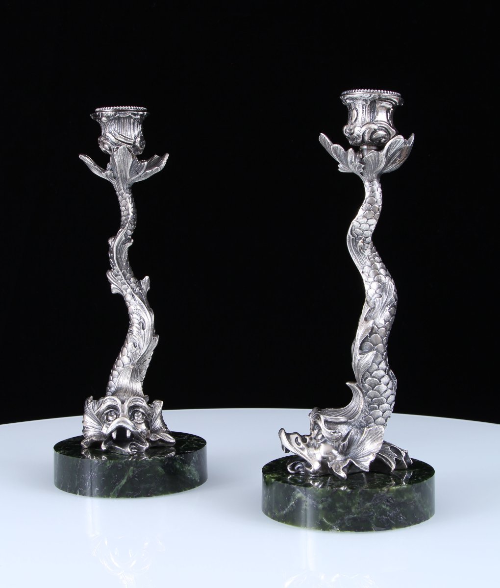 Paire de bougeoirs dauphins en bronze argenté du XVIIIe siècle sur socles en jade néphrite-photo-2