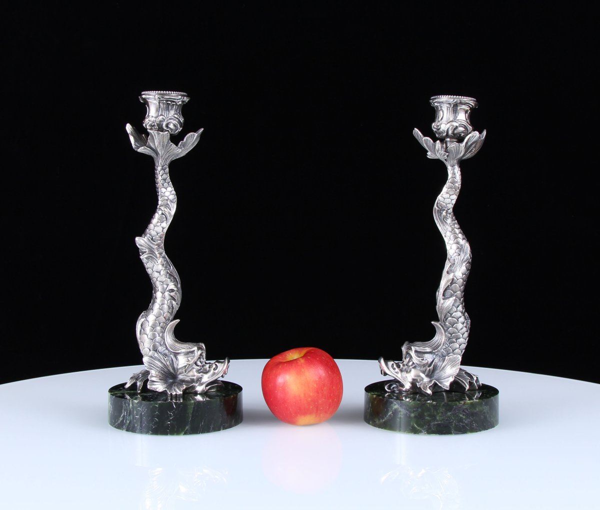 Paire de bougeoirs dauphins en bronze argenté du XVIIIe siècle sur socles en jade néphrite-photo-4