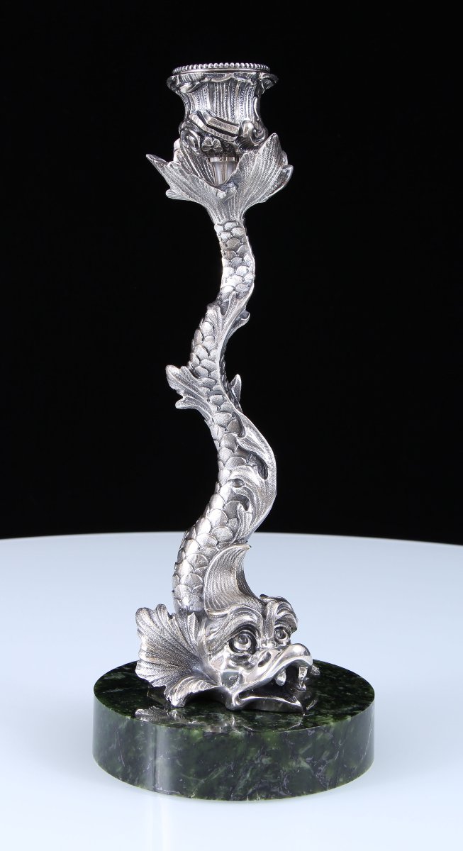 Paire de bougeoirs dauphins en bronze argenté du XVIIIe siècle sur socles en jade néphrite-photo-1