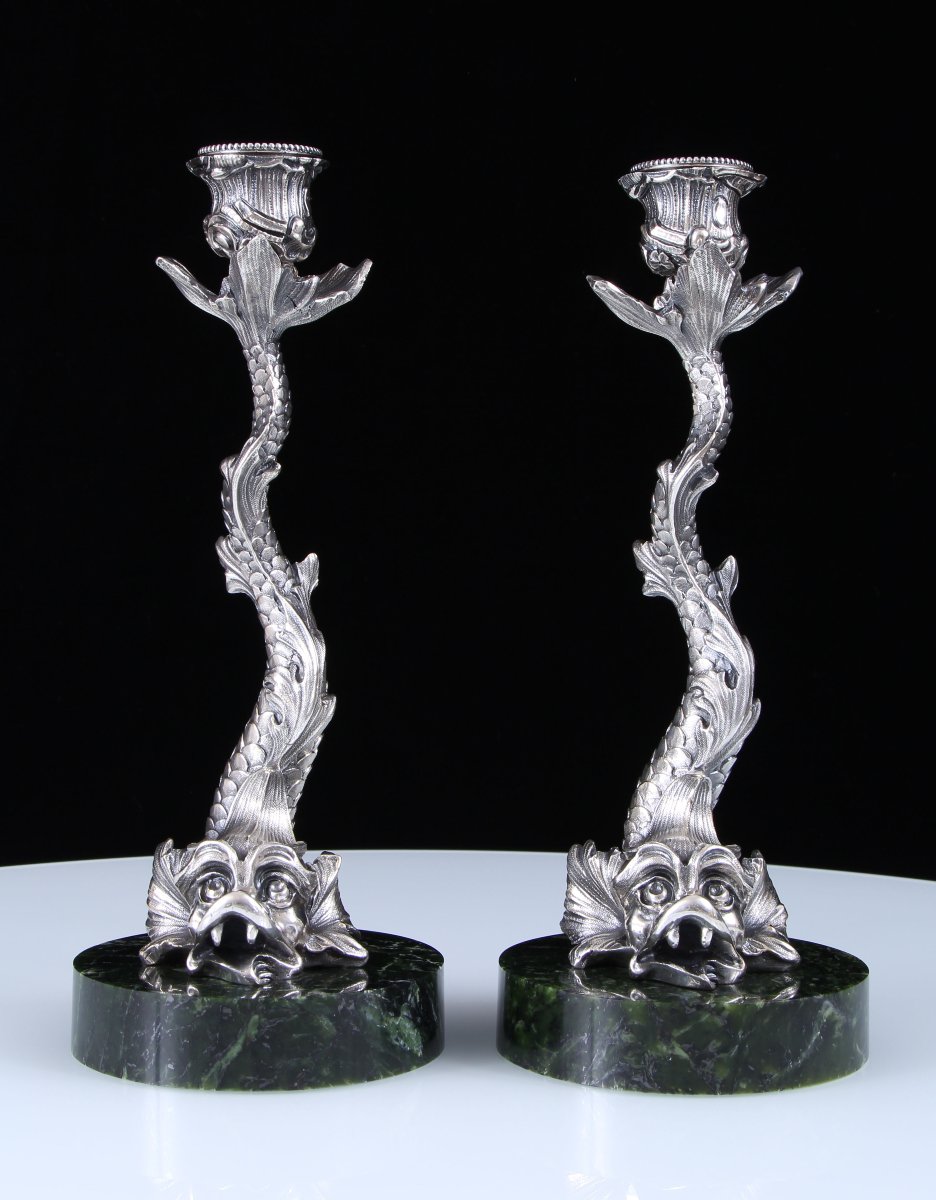 Paire de bougeoirs dauphins en bronze argenté du XVIIIe siècle sur socles en jade néphrite-photo-2