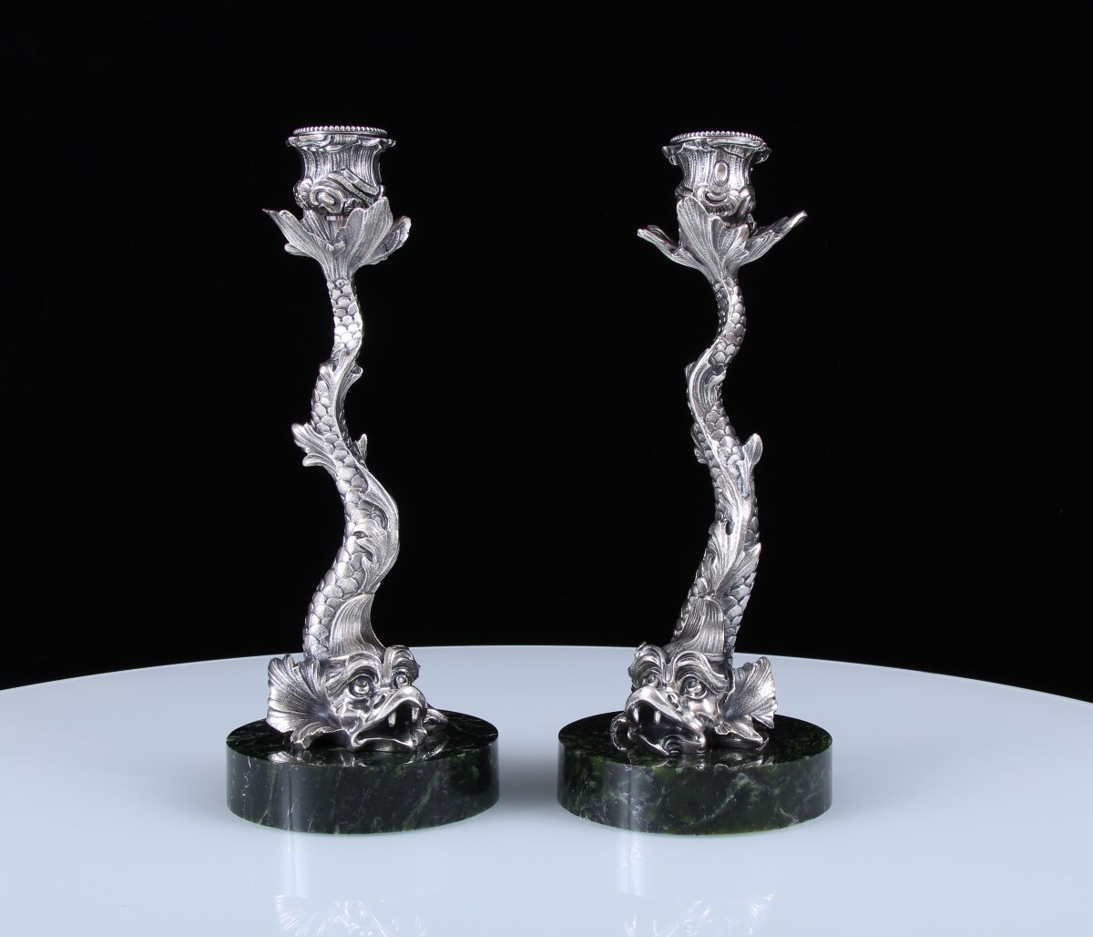 Paire de bougeoirs dauphins en bronze argenté du XVIIIe siècle sur socles en jade néphrite-photo-4