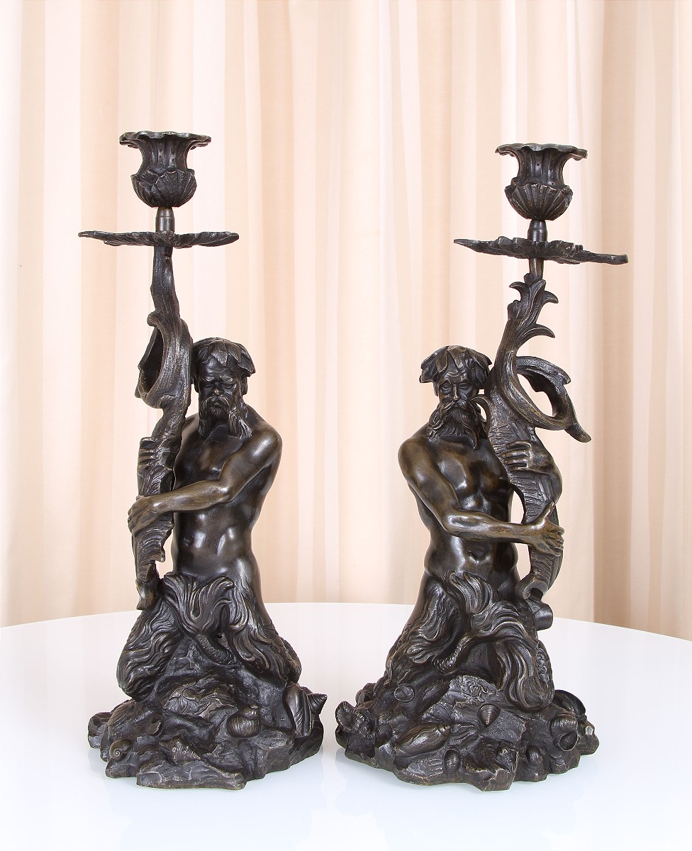 Paire de chandeliers Triton en bronze patiné du début du XIXe siècle-photo-1