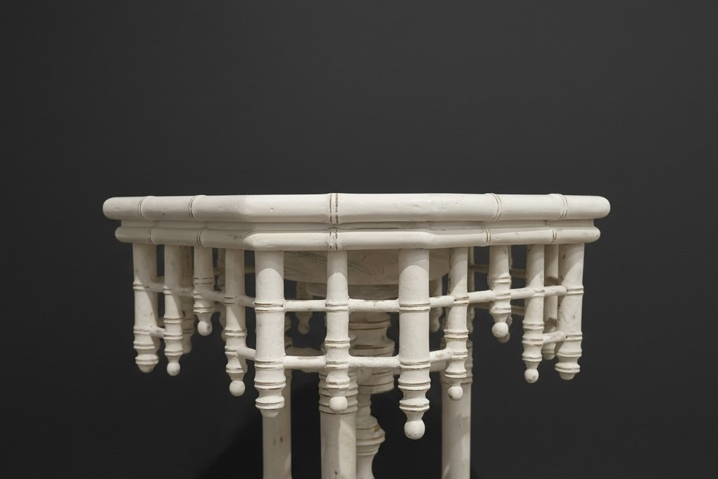 Paire de piédestaux de torchères chinoises en faux bambou, peints en gesso blanc, XIXe siècle-photo-2