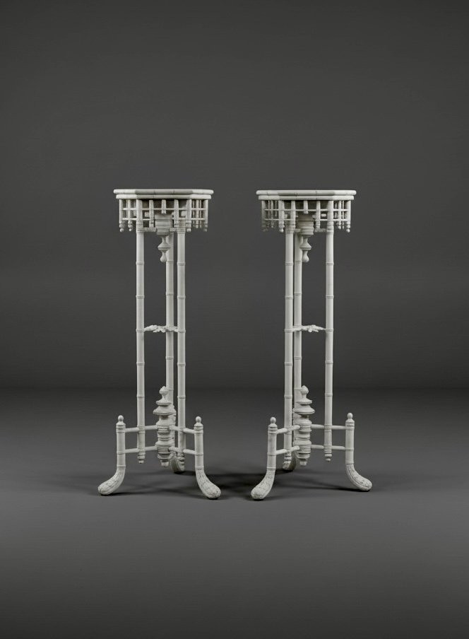 Paire de piédestaux de torchères chinoises en faux bambou, peints en gesso blanc, XIXe siècle-photo-3