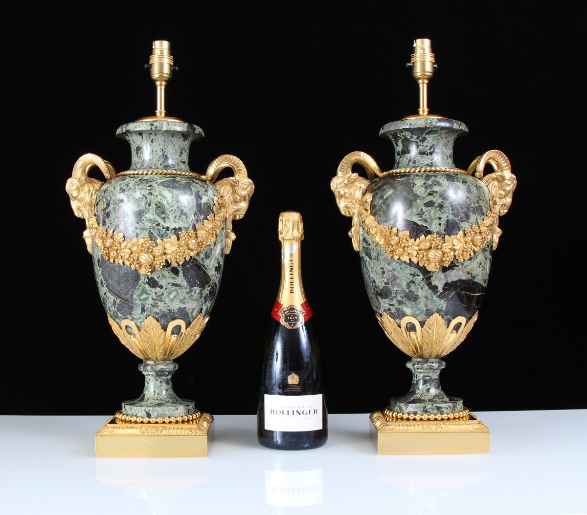 Grand Paire de lampes en marbre Verde Antico avec montures en bronze doré du XIXe siècle-photo-2