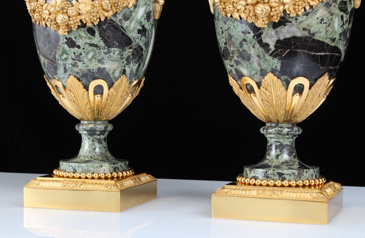 Grand Paire de lampes en marbre Verde Antico avec montures en bronze doré du XIXe siècle-photo-1