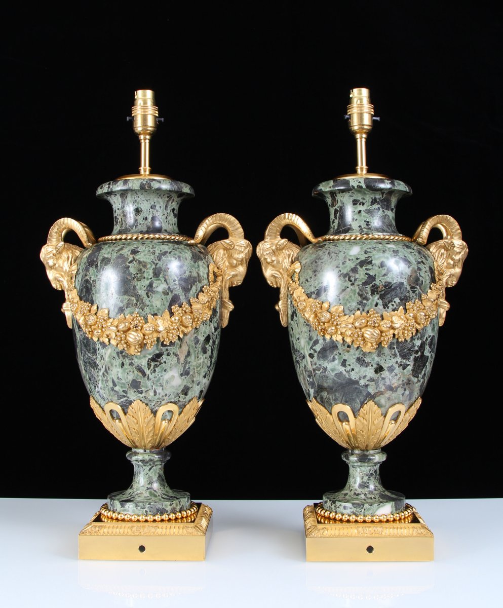 Grand Paire de lampes en marbre Verde Antico avec montures en bronze doré du XIXe siècle-photo-2
