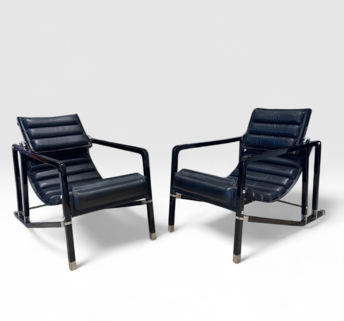 Eileen GRAY (1878–1976), Paire de fauteuils « Transat »
