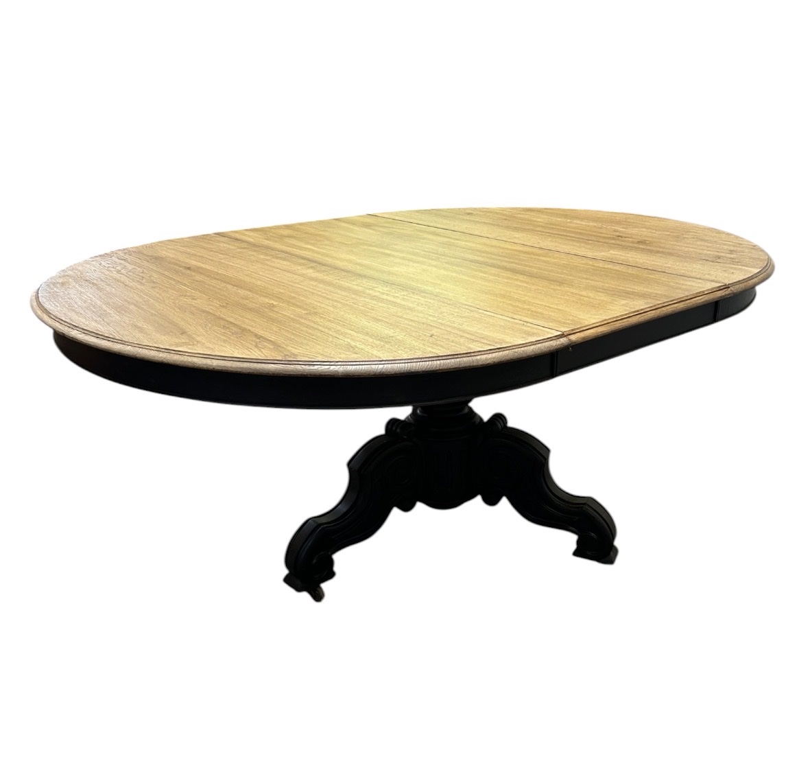 Table With A Central Leg -photo-2