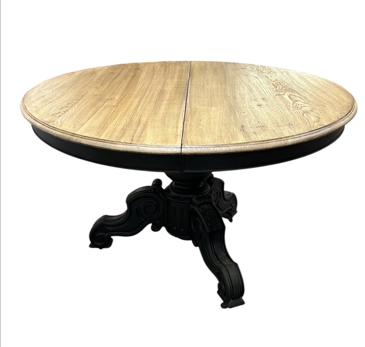 Table With A Central Leg -photo-3