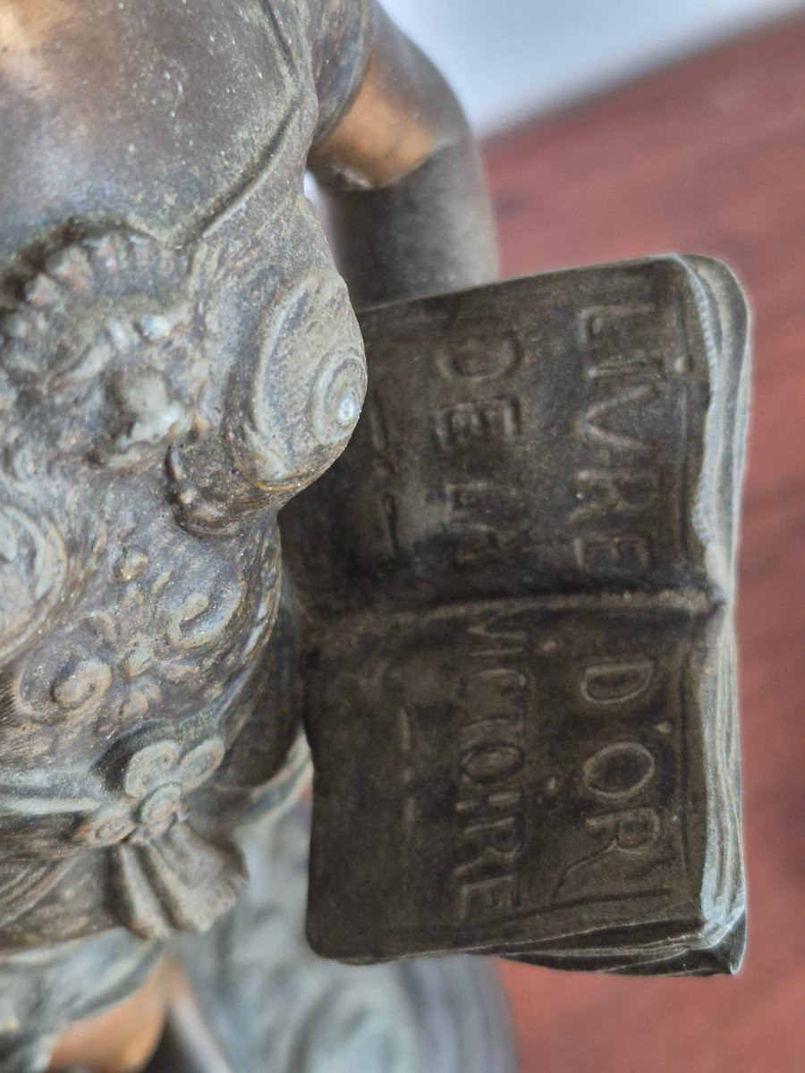 Sculpture en régule de L.&F. Moreau " Livre d’or de la victoire "-photo-1