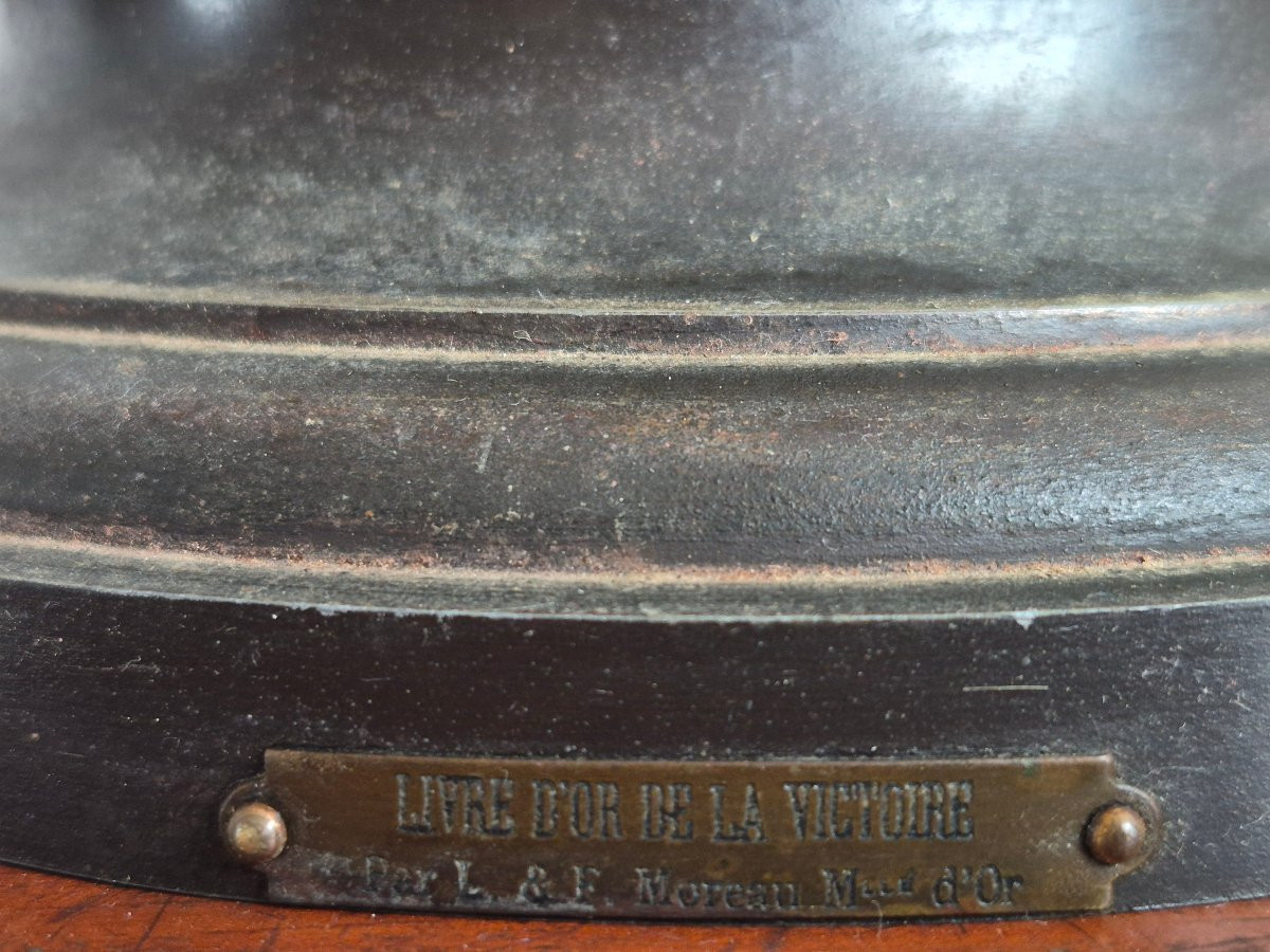 Sculpture en régule de L.&F. Moreau " Livre d’or de la victoire "-photo-2