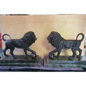 Paires De Lions En  Bronze