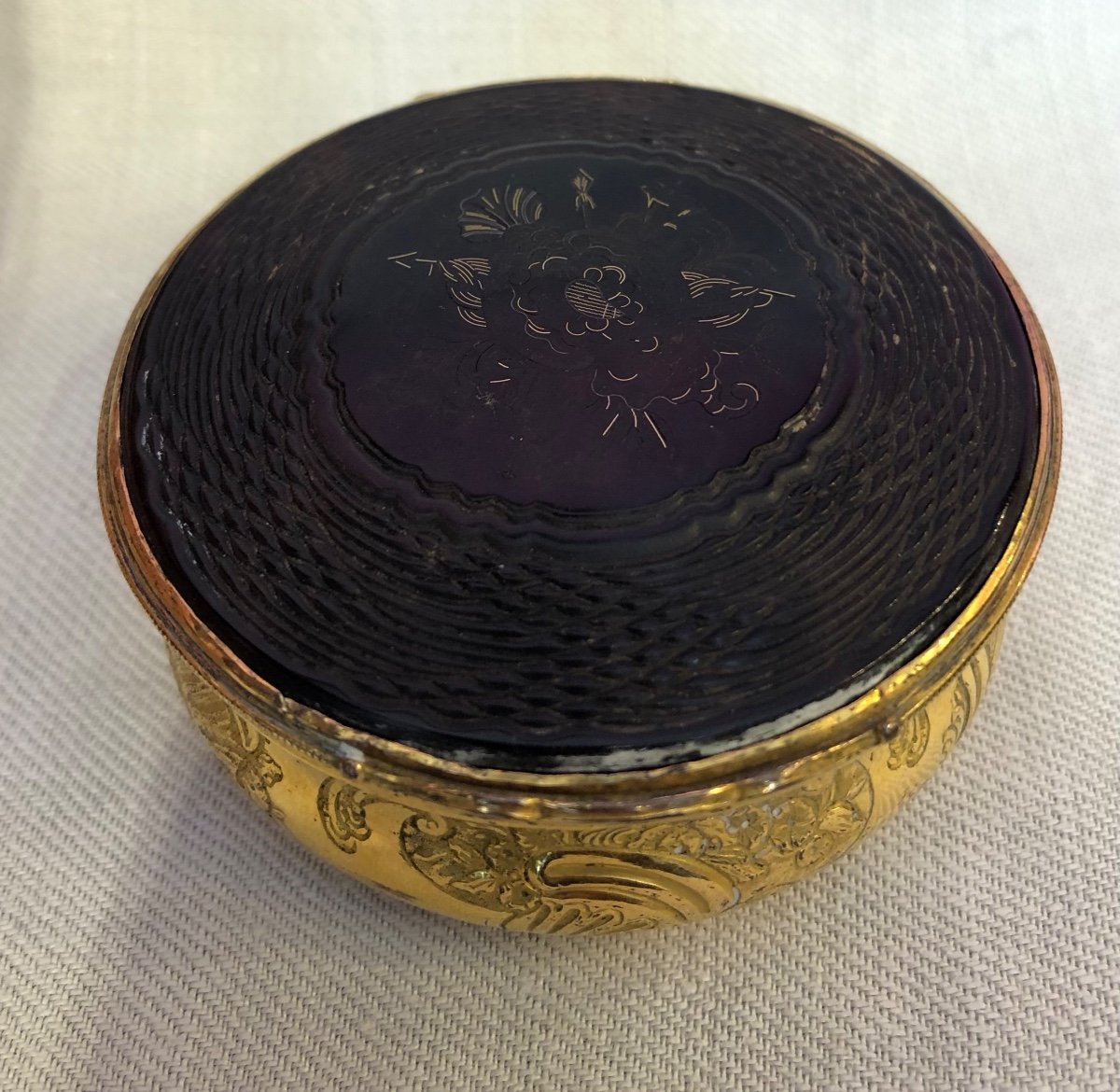 Golden And Tortoiseshell Ponponne Box, Louis XV, 13th Century -photo-2