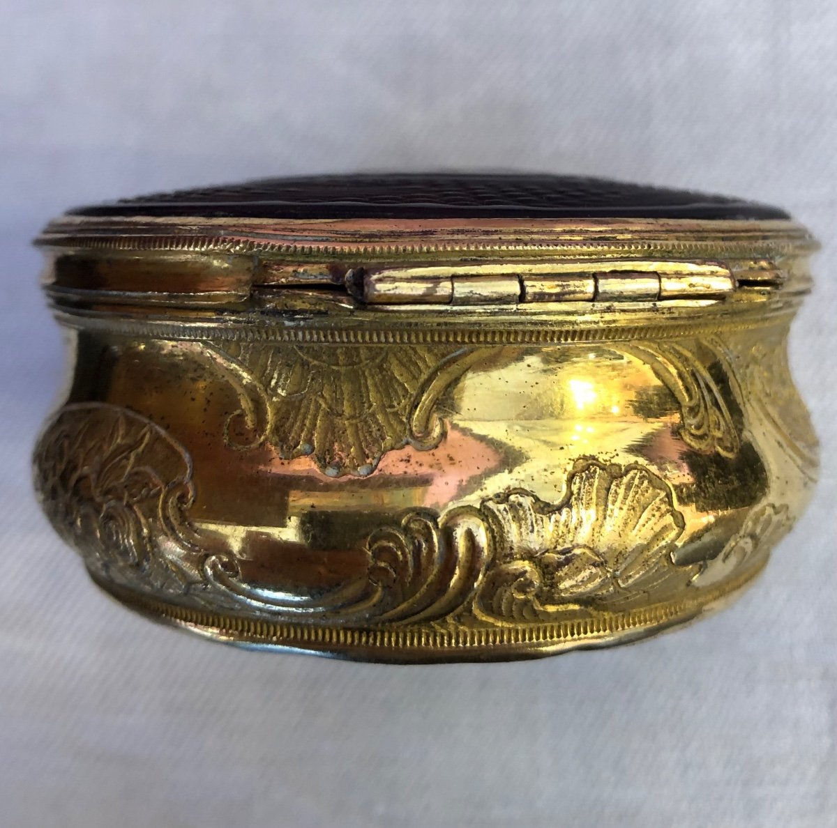 Golden And Tortoiseshell Ponponne Box, Louis XV, 13th Century -photo-4