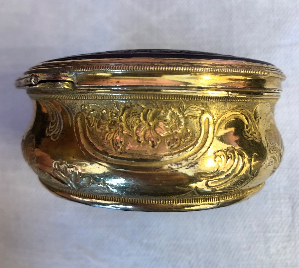 Golden And Tortoiseshell Ponponne Box, Louis XV, 13th Century -photo-2