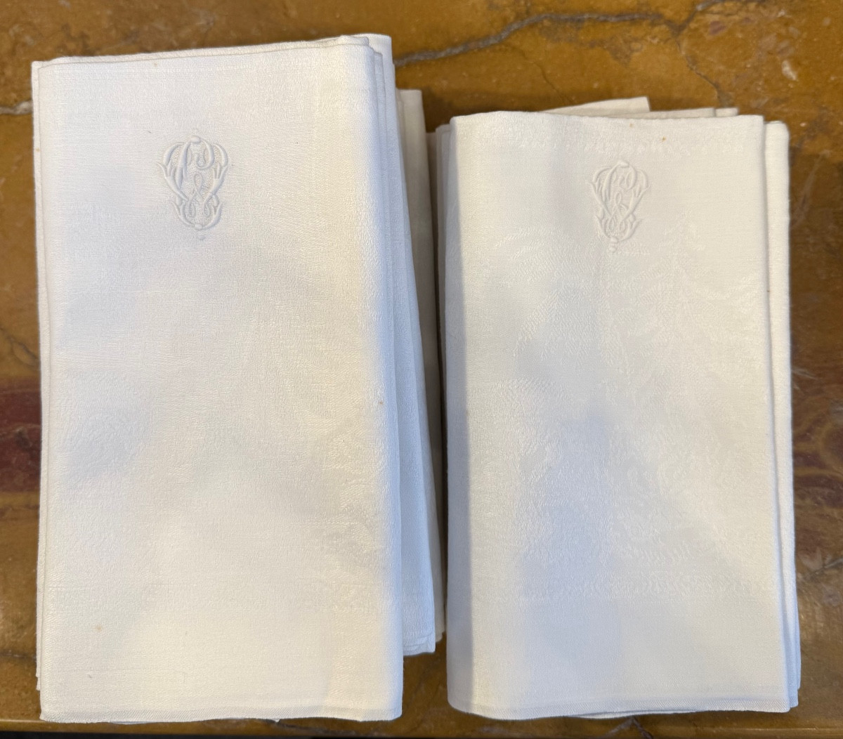Série de 18 serviettes de table,damassé décor Château de Pau..fin XIX ème,début XX ème siècle 