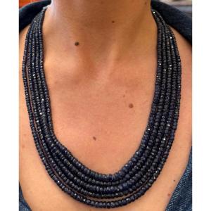 Collier sautoir,rangs de saphirs taillés,XX ème siècle 
