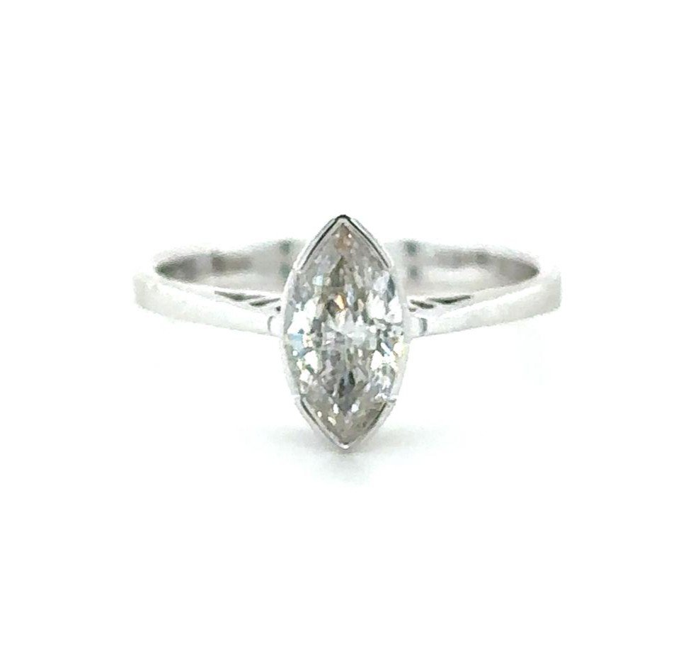 "bague Marquise En Or Blanc : élégance Intemporelle"