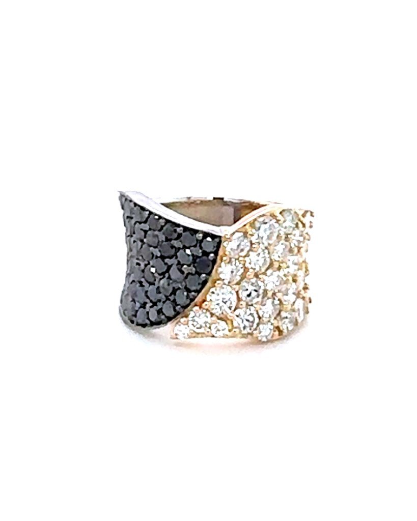 Bague Bicolore 18 Kt, Ornée de Diamants Blancs et Noirs