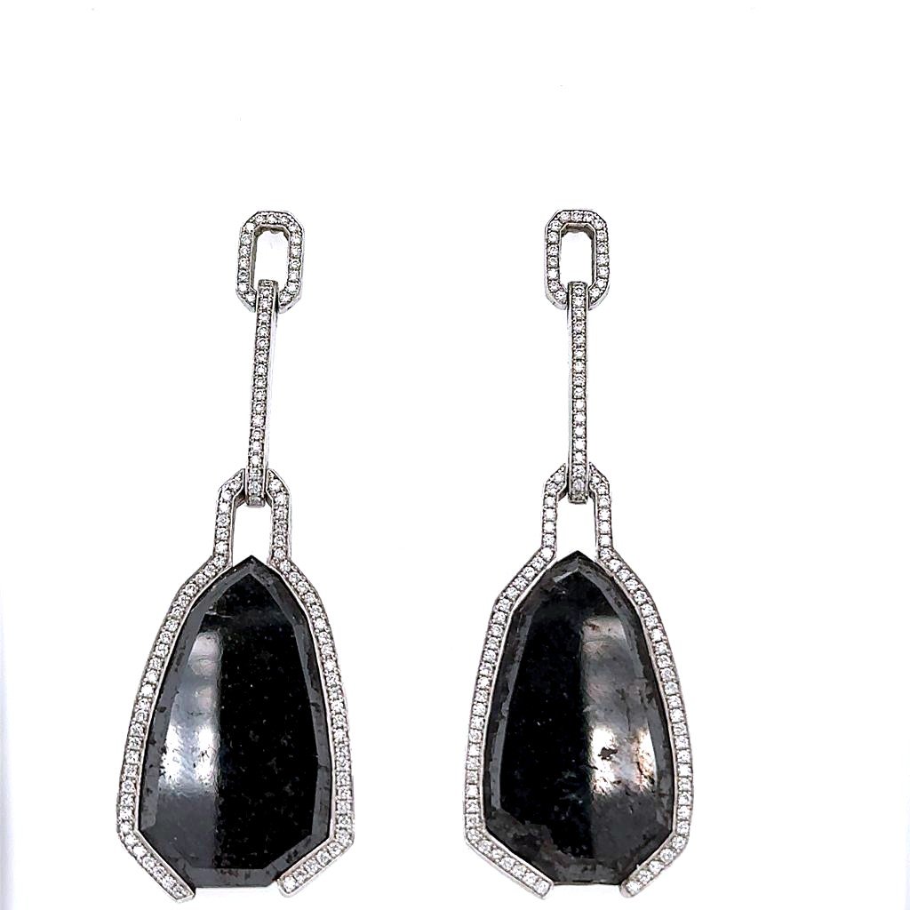 "Boucles d'Oreilles en Or Blanc avec Diamant & Diamant Noir - Élégance Mystérieuse"