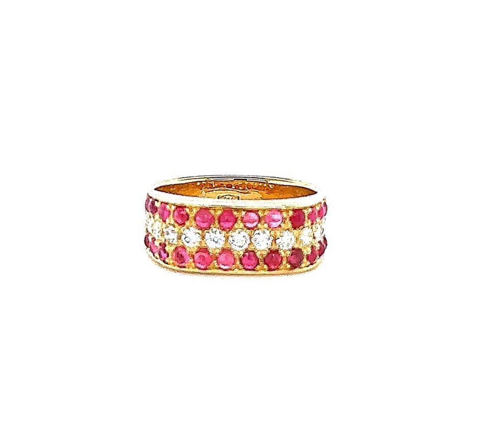 "Élégante Bague en Or Rose avec Rubis et Diamants"