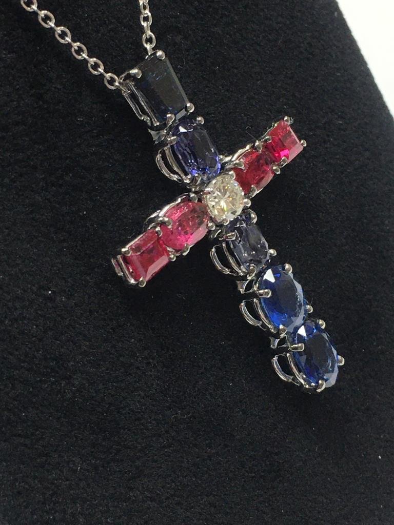 Croix Ornée De Saphirs Bleus, De Rubis Et De Diamants -photo-2