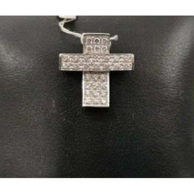 "Pendentif Croix en Or Blanc avec Diamants - Symbole de Foi et d'Élégance"