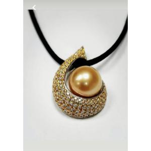 18kt White Gold & Tahitian Pearl Pendant