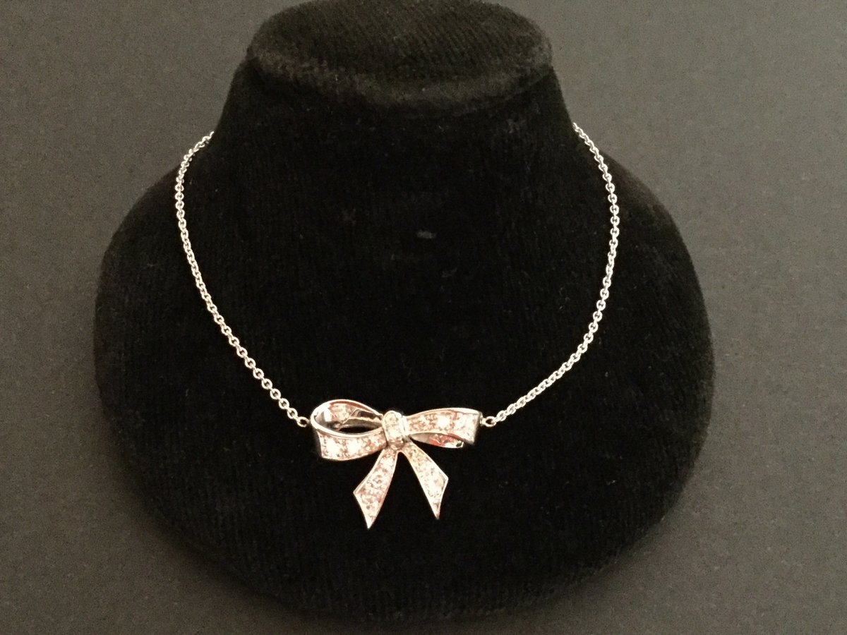 Shiny Knot Pendant Necklace In White Gold-photo-2