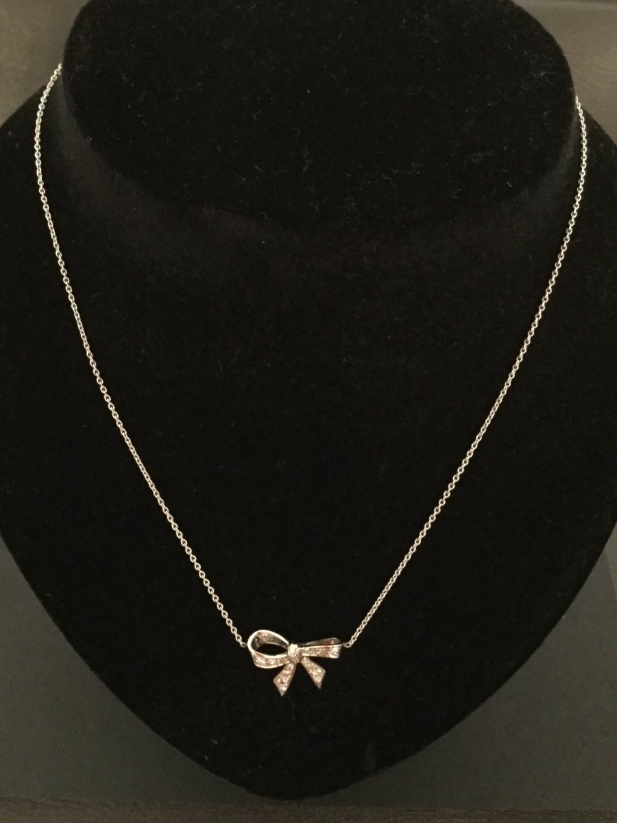 Shiny Knot Pendant Necklace In White Gold-photo-1