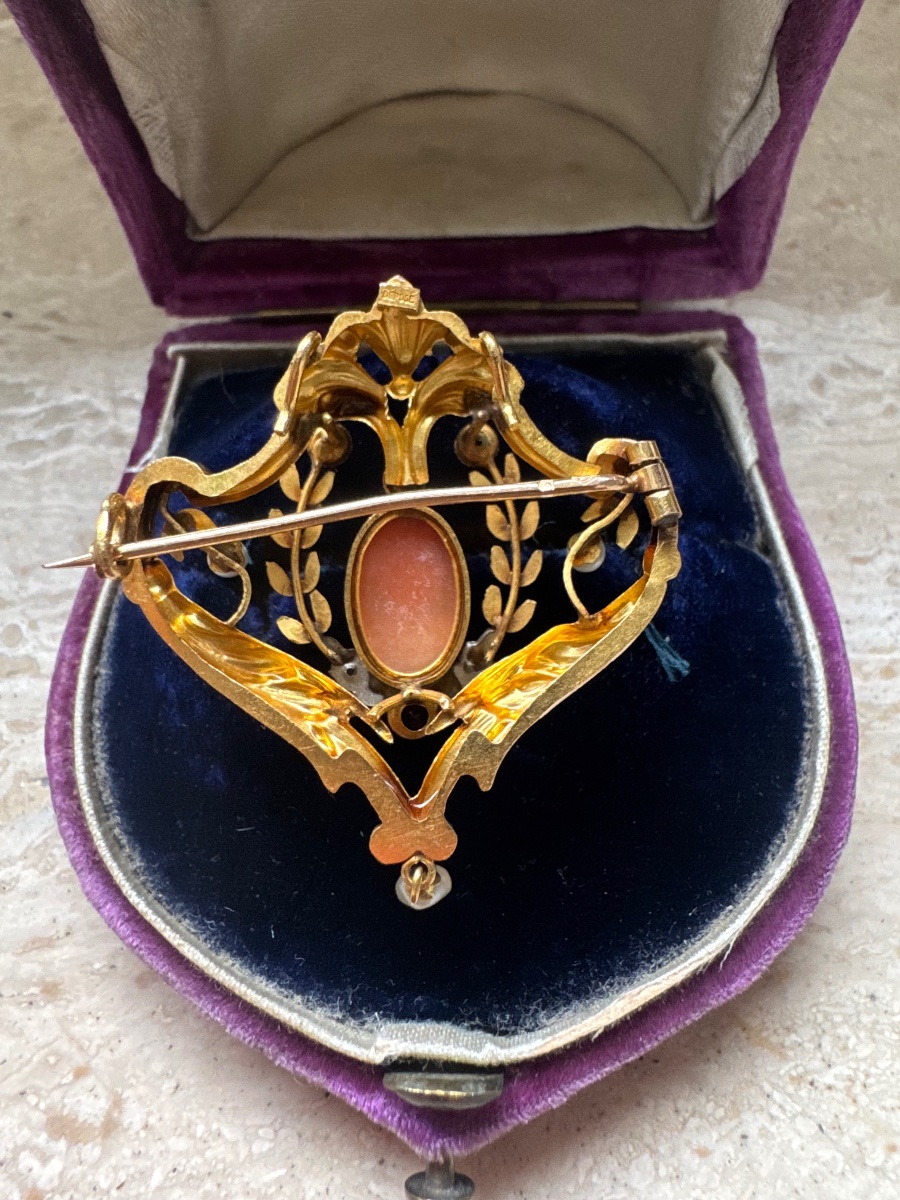 Gold Pendant Brooch Set With A Cameo, Fine Pearls, And Three Rubies -photo-3