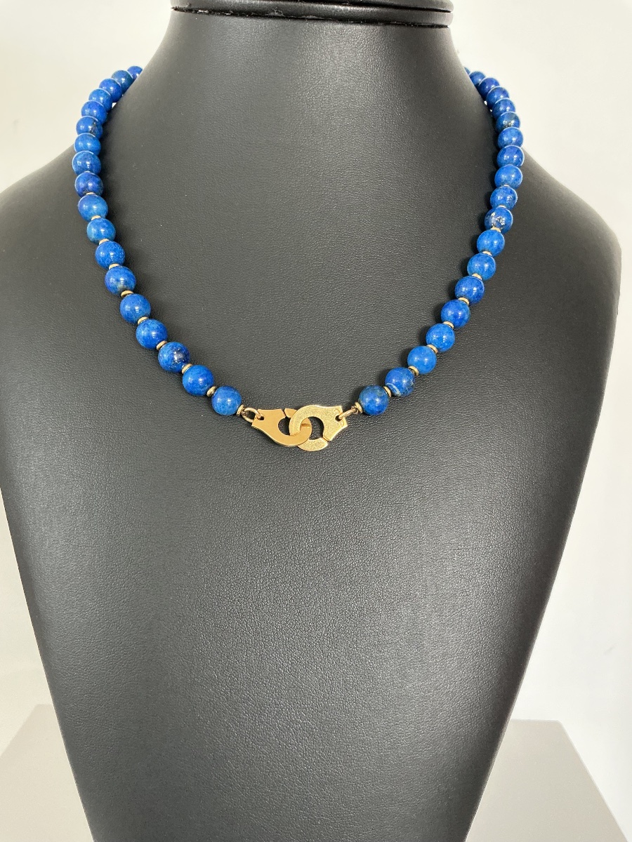 Collier lapis lazuli et fermoir menottes or 18 k-photo-2