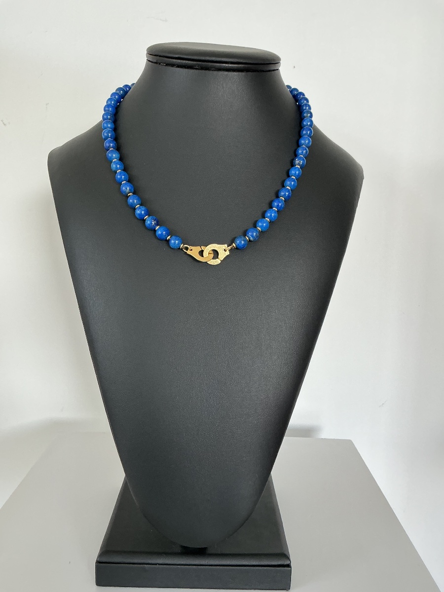 Collier lapis lazuli et fermoir menottes or 18 k