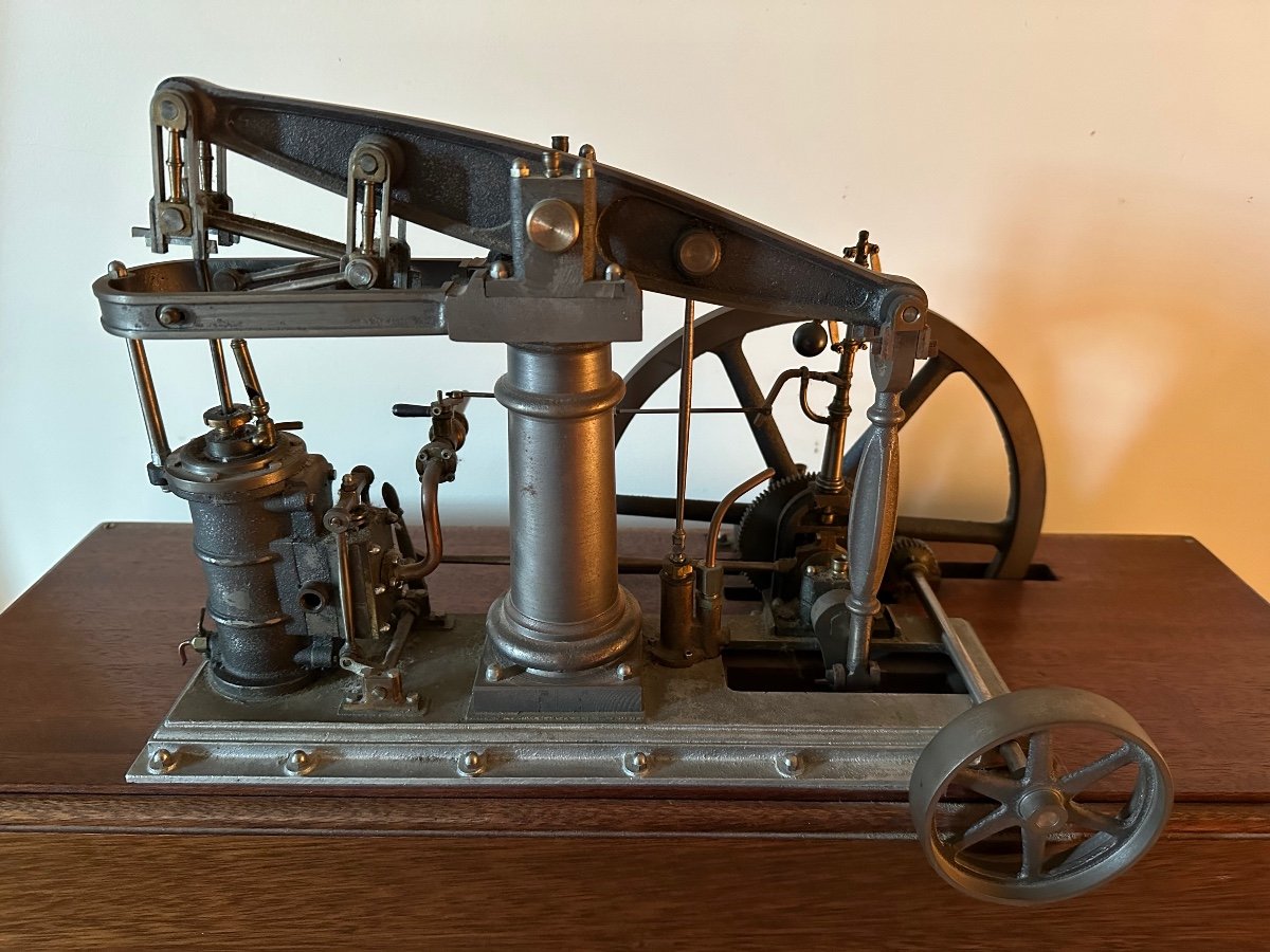 Model Of A James Watt Steam Engine.-photo-7