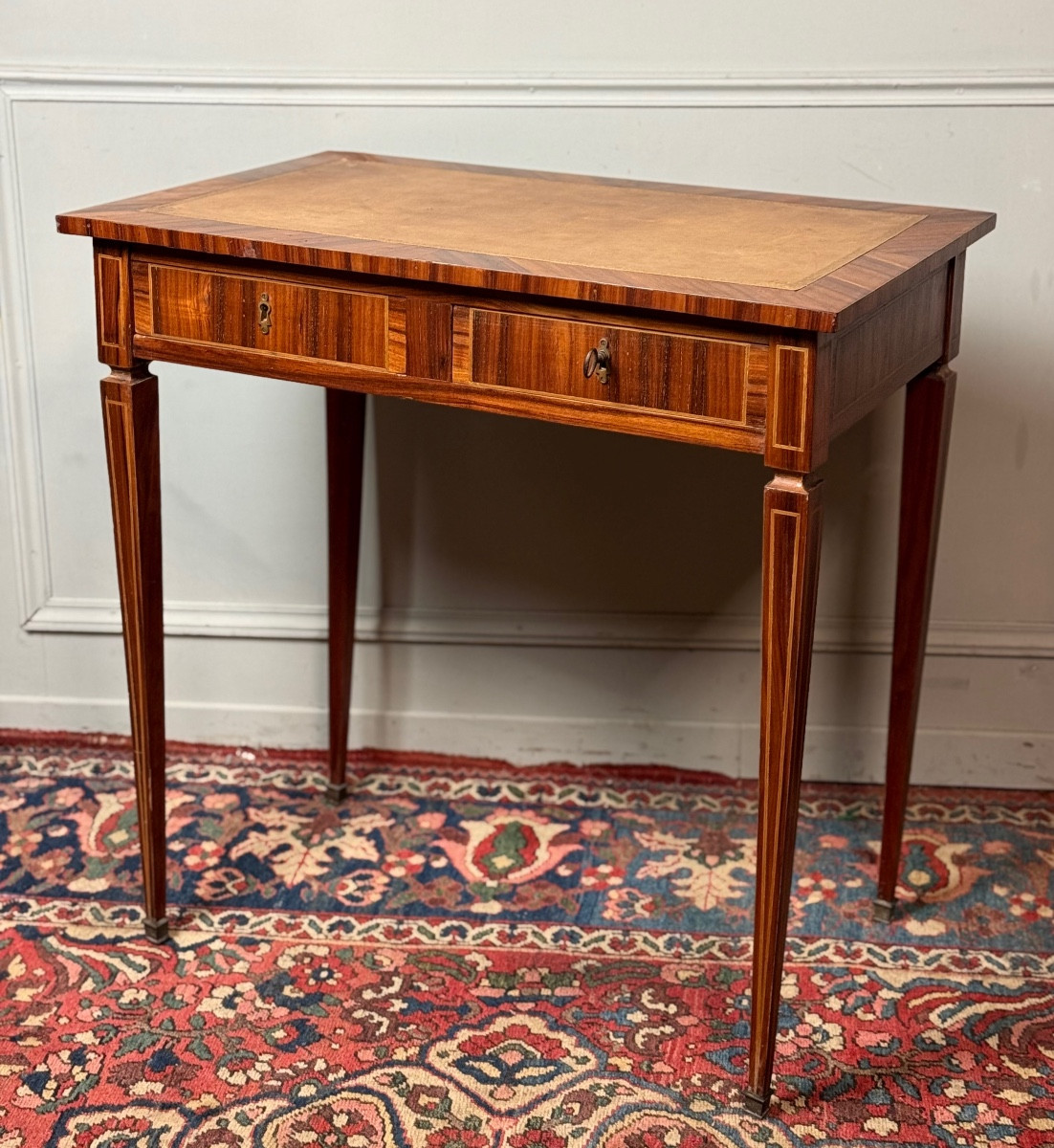 Bureau De Style Louis XVI En Marqueterie. 