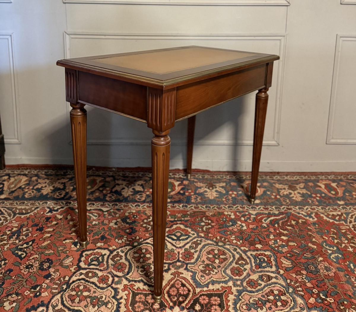 Bureau de style  Louis  XVI  en acajou. -photo-2