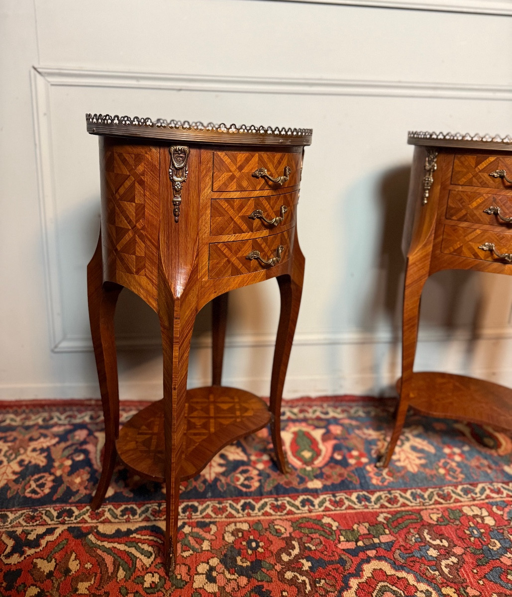 Paire de chevets de style Louis XV en marqueterie. -photo-2