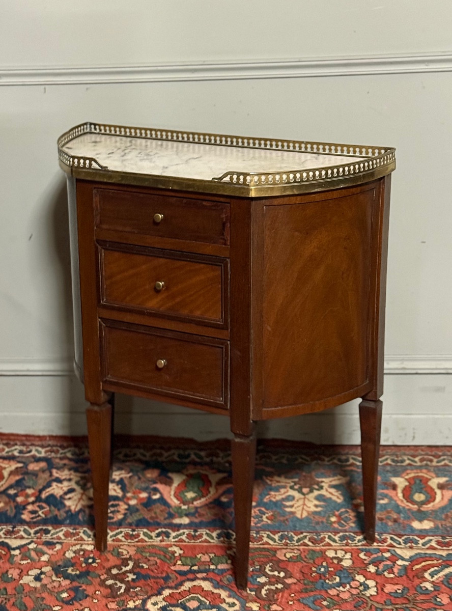 Small Louis XVI Style Half-moon Chest Of Drawers In Mahogany. 