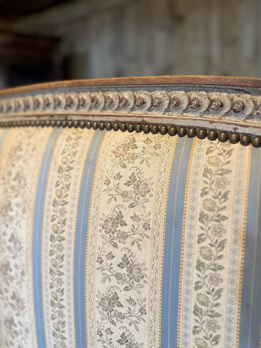 Lit de style Louis XVI en bois peint. -photo-1